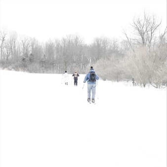 Group of friends snowshoeing through Sunrise State Park (Instagram@terilp)